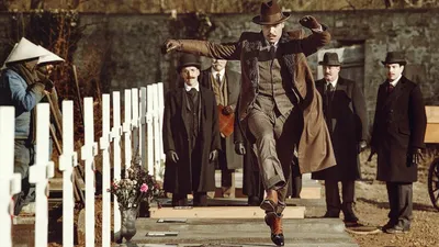 Yukarda Görüşmek Üzere izle